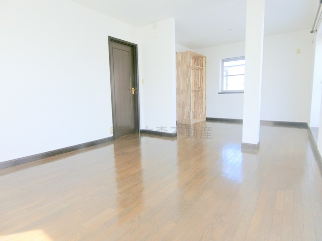 本羽田1丁目　戸建ての内装|洋室13.5帖