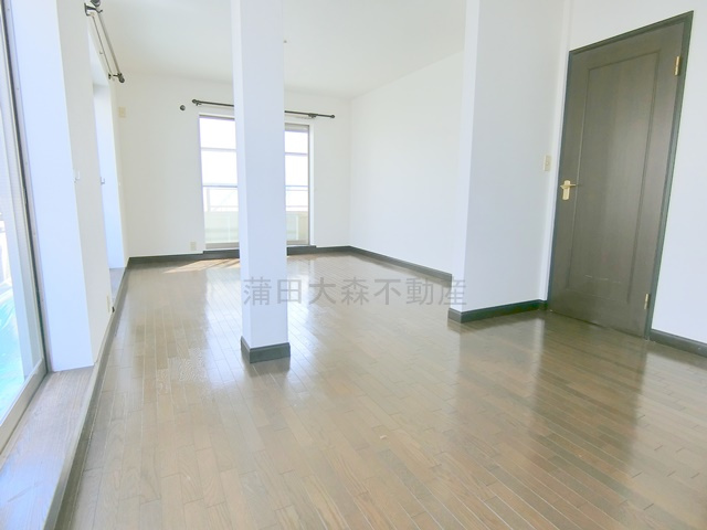 本羽田1丁目　戸建ての内装|洋室13.5帖