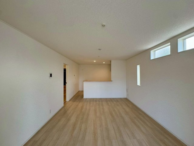 クレイドルガーデンうるま市石川 第７・２号棟の和室|明るく広々としたLDK16帖＋タタミコーナー３帖／カウンターキッチン