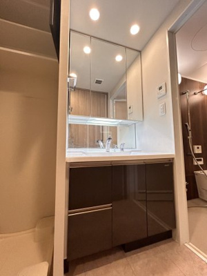 【洗面所】 | プレサンスロジェ堺筋本町 | プレサンスロジェ堺筋本町　三面鏡独立洗面台