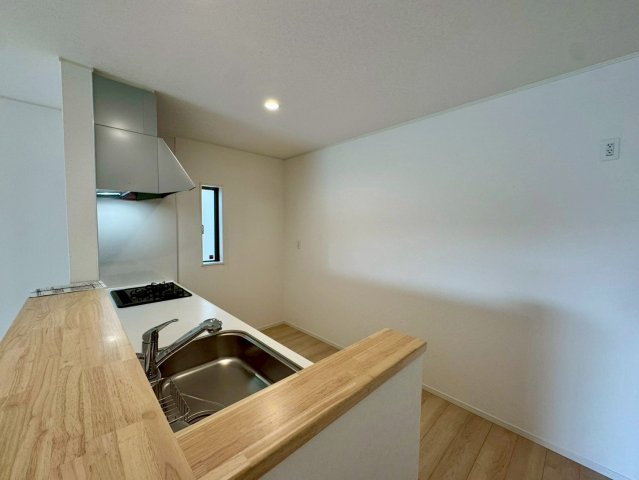 クレイドルガーデンうるま市石川 第７・４号棟のキッチン|会話の弾むカウンターキッチン