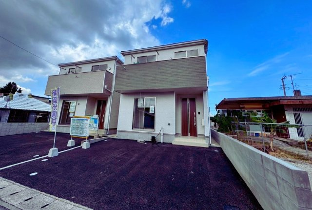 クレイドルガーデンうるま市石川 第７・４号棟の駐車場|並列駐車２台可スペース！外での水仕事が快適な屋外水栓付き◎