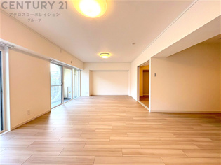 リビングダイニングは家族や友人とのコミュニケーションを楽しむ場所でくつろぎながら食事や会話を楽しめ、多目的に利用できリラックスできる空間です。家庭内の中心として機能し、快適な生活をサポートします。