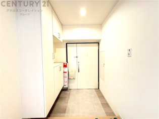 大きな玄関収納付きの玄関です　家族皆様の履物をしっかり収納できます
