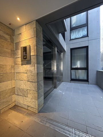 中野区中野１丁目の賃貸マンションのエントランス