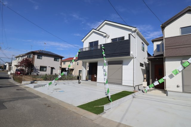 仲介手数料無料　伊奈町西小針1丁目　新築戸建　全６棟の前面道路含む現地写真