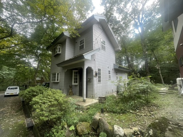 沢のせせらぎを愉しむ那須の別荘｜拘りのお風呂×リビングイン階段の外観