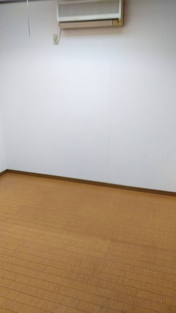 大山町K宿舎の洋室