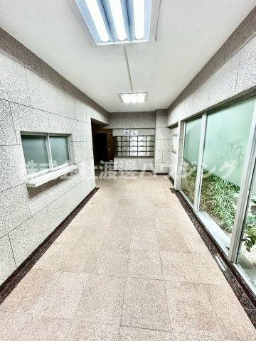 南千里ハイツのエントランス