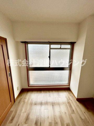 南千里ハイツの居間・リビング|窓