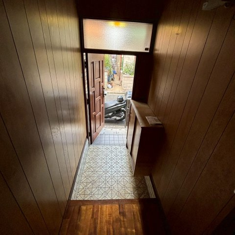 岸和田3丁目　貸家の玄関