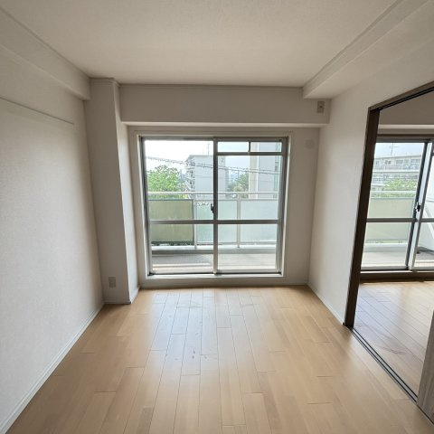 フロレスタ・ミオ山田池公園の居間・リビング