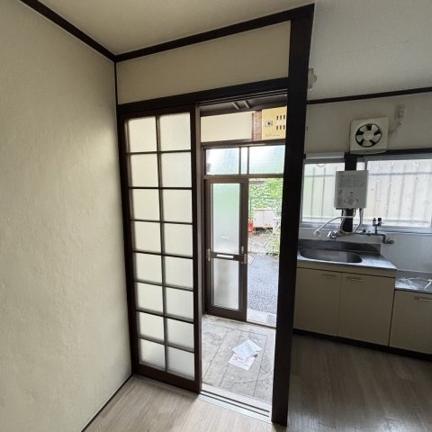 枚方市東山1丁目貸家の玄関