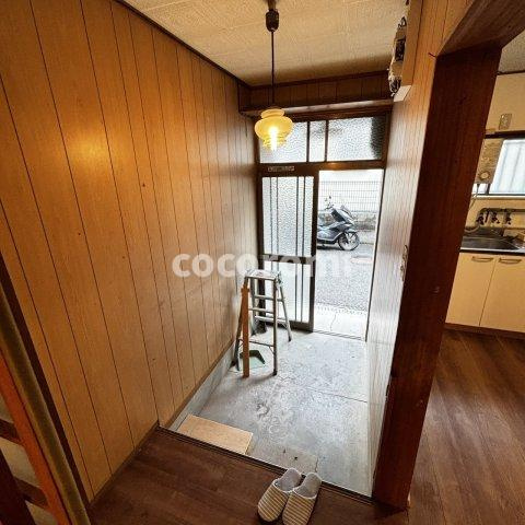 黄金野リノベテラスの玄関