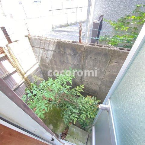 門真市上野口町貸家の庭