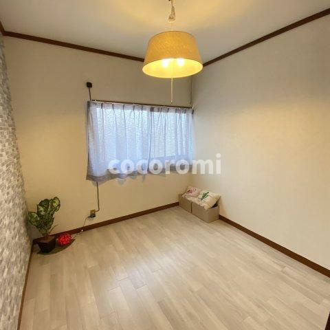 門真市上野口町貸家の居間・リビング