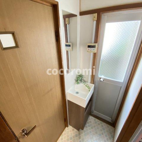 門真市上野口町貸家の洗面所