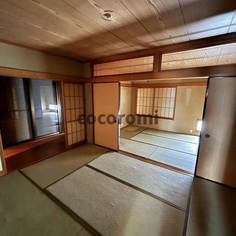 東香里南町貸家の収納