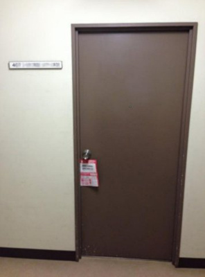 【玄関】 | ロイヤル磯上