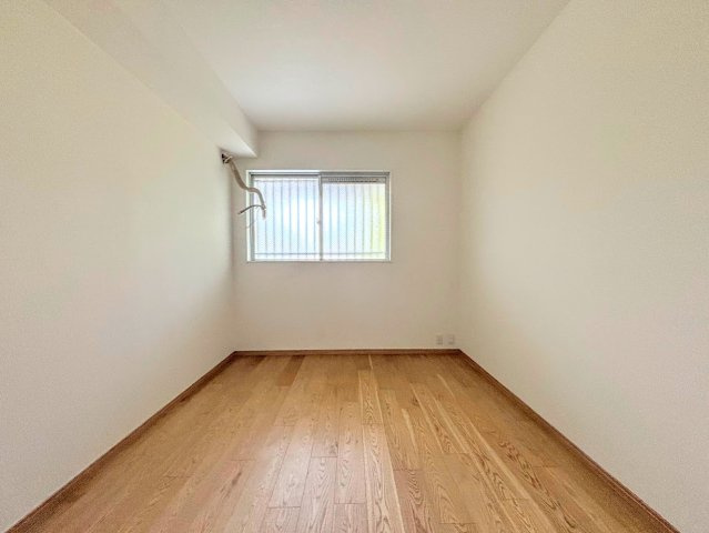 ハイツ東戸塚1号棟の洋室|◆気持ちの良い風が室内へ入り込む居室。家具を配置しても広々ご利用いただけます！！
