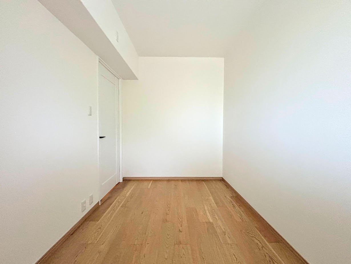 ハイツ東戸塚1号棟の洋室|◆室内はいつも明るい印象なので気持ちの良い朝を迎えられます。各部屋にはクローゼットを完備しており、収納が多いお家はすっきりして快適空間です。
