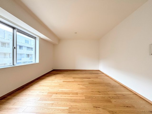 ハイツ東戸塚1号棟の居間・リビング|◆一家だんらんのスペースとなるＬＤＫ。窓から明るい光が差し込み、思わず家族の会話も弾む快適な空間。
