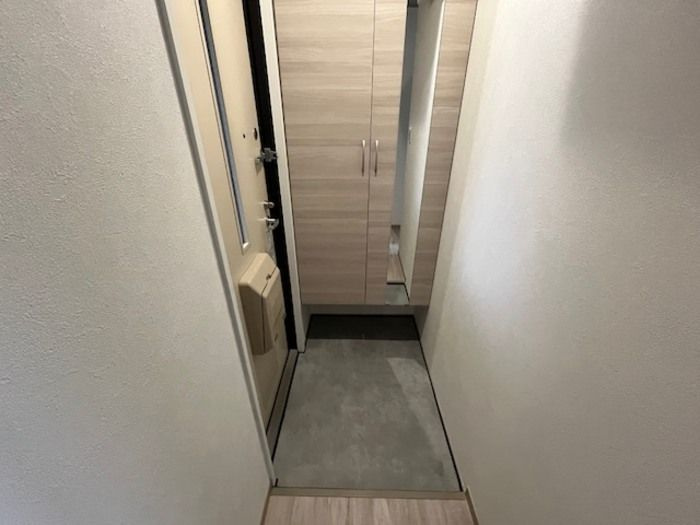 デルフィーノ B棟の玄関|シューズボックス付きの玄関です☆