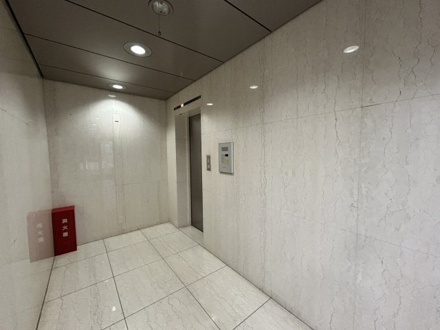 神田錦町ようきビルのロビー