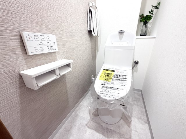 【居間・リビング】 | グランシャリオ可部中央 | 明るく広いリビングは家族団らんに最適です！