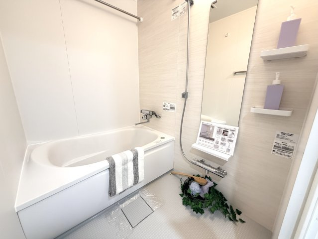 【洋室】 | グランシャリオ可部中央 | 静かに一人の時間を過ごすことのできる個室。少し大きくなった子供さんにも必要な空間ですね。