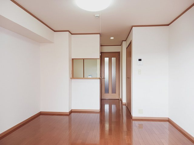 ゼファーⅣの内装|明るい色調の室内です