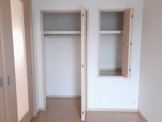 ローレルＮＳ　Ⅴの収納|小物を収納するのに便利です