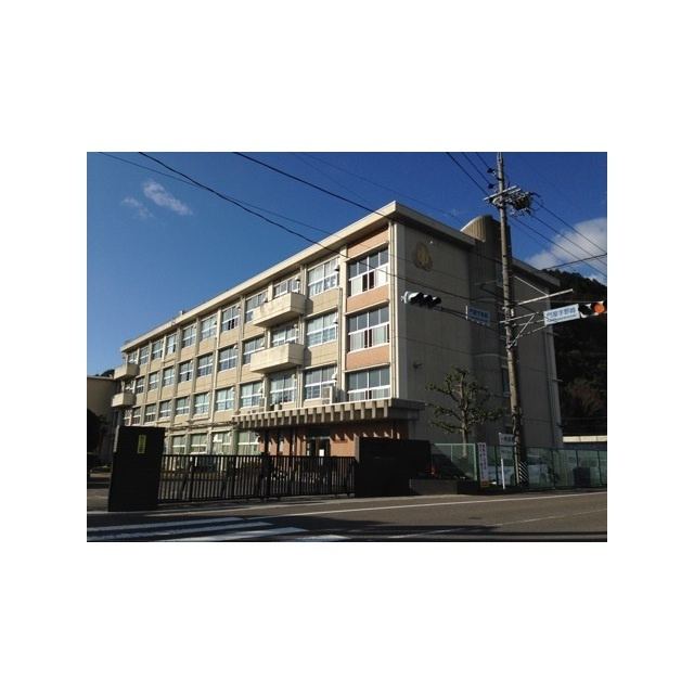 ルミエールいしはらの周辺|三輪中学校