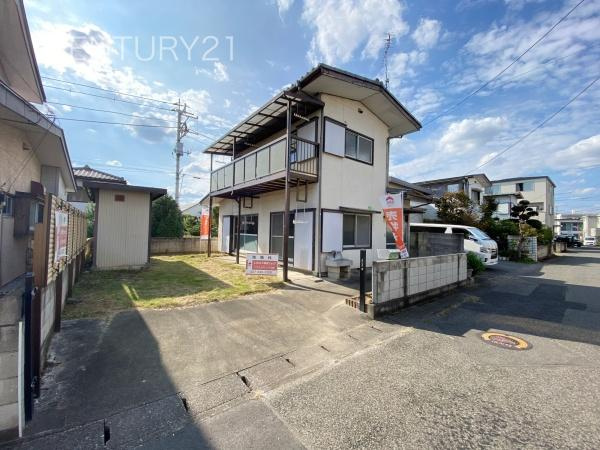 前橋市青柳町中古一戸建ての前面道路含む現地写真|２面道路に接道しています。