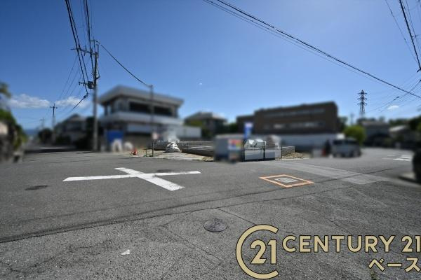 奈良市藤ノ木台３丁目 ２号棟 ／新築一戸建の前面道路含む現地写真|■現地撮影写真■スーパーなど商業施設が徒歩圏内に近接しています。