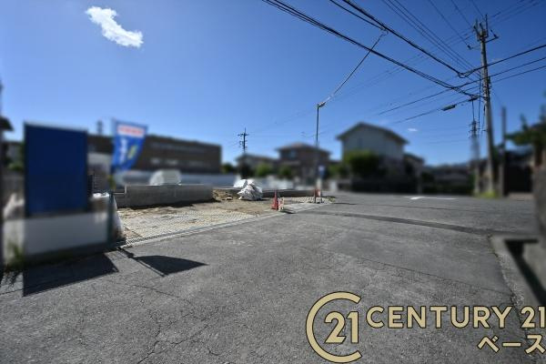 奈良市藤ノ木台３丁目 ２号棟 ／新築一戸建の前面道路含む現地写真|■現地撮影写真■前面道路約６ｍ以上でお車の出し入れも楽々！