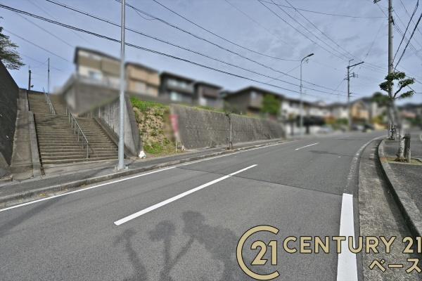 香芝市旭ケ丘５丁目の売地の前面道路含む現地写真|■現地撮影写真■お気軽にお問い合わせくださいませ！