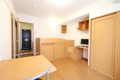 【居間・リビング】 | レオパレスＣｏｎｆｏｒｅｓｔｏ | １Fはフローリング仕様・２Ｆは絨毯仕様になります。