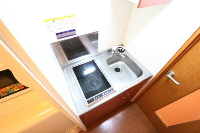 【キッチン】 | レオパレスＣｏｎｆｏｒｅｓｔｏ | ２口コンロ付きラジエントヒータを設置