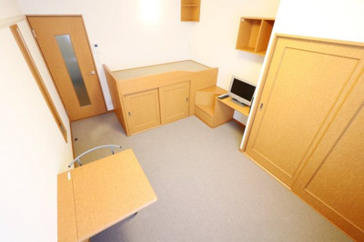 【居間・リビング】 | レオパレスブランアーブル | １Fはフローリング仕様・２Ｆは絨毯仕様になります。