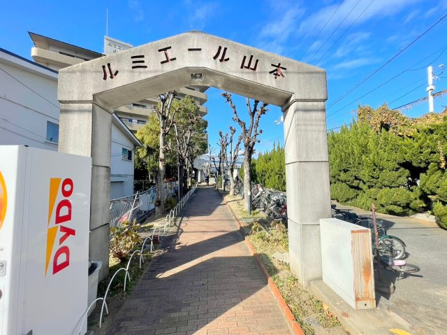 ルミエール山本のエントランス