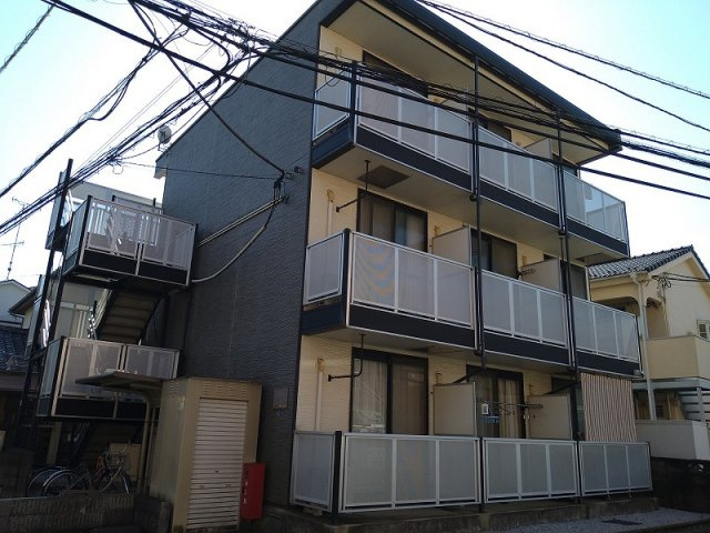 レオパレスマノワールの外観