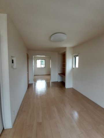 ホワイトリリー浜野の居間・リビング