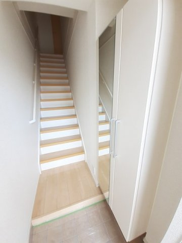 ホワイトリリー浜野の玄関