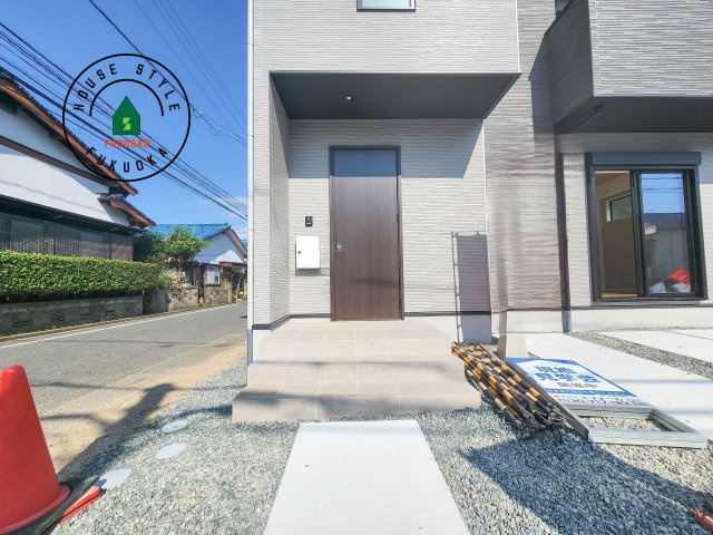 糸島市潤3丁目第3-5棟（3号棟）　の玄関|おでかけの時も帰った時も、「我が家」を最初に感じでもらえる素敵な空間に。