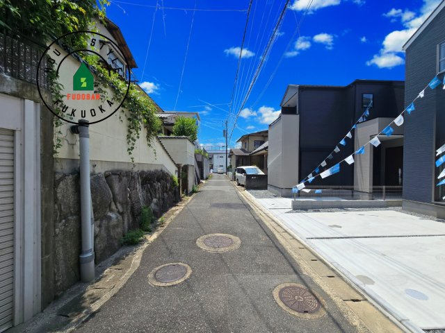 福岡市城南区梅林3丁目第2-2棟(2号棟)の前面道路含む現地写真|前面道路です。