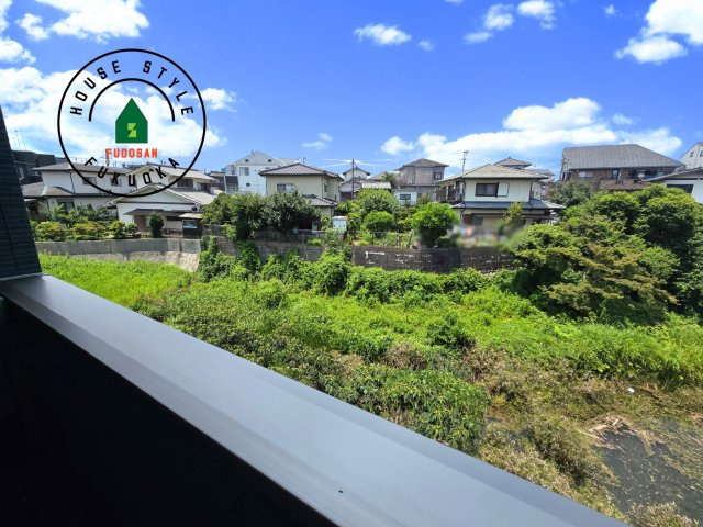 福岡市城南区梅林3丁目第2-2棟(2号棟)の展望|窓から緑が見える物件も魅力的です。