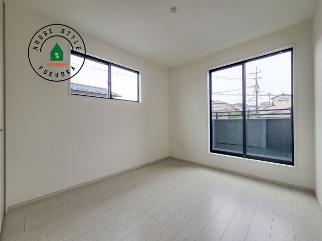 春日市惣利4丁目第1-1棟（1号棟）の子供部屋|穏やかな光が差し込む室内には、穏やかな時間が流れます。