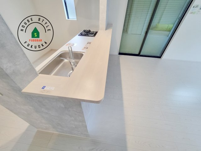 春日市惣利4丁目第1-1棟（1号棟）のダイニング|キッチンから立ち込める香りが今日の料理を期待させます。