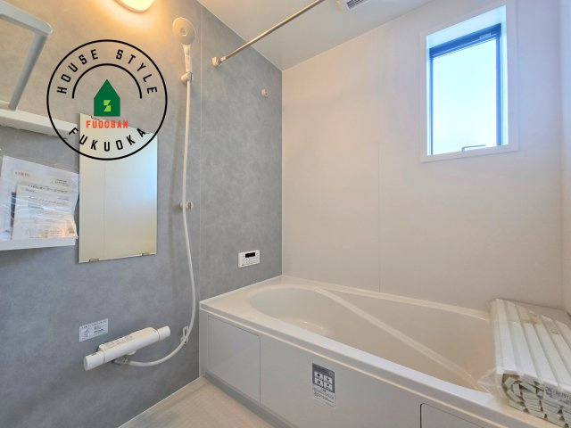 福岡市南区柳河内2丁目第2-2棟（1号棟）の浴室|1日の疲れを癒してくれる広々バスルーム。雨の日のお洗濯にも大活躍な浴室乾燥機付です！